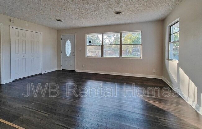 Foto del edificio - 7035 Biddy Ln
