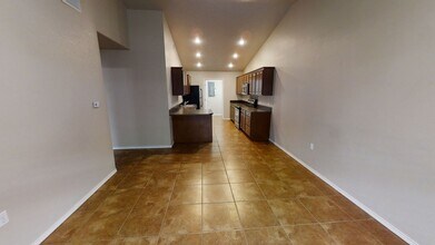 Building Photo - 1105 W 15th St