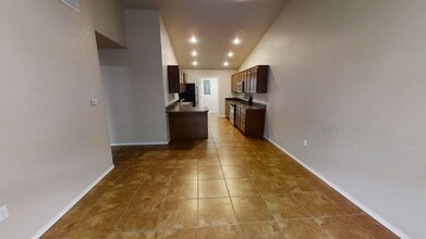 Building Photo - 1105 W 15th St