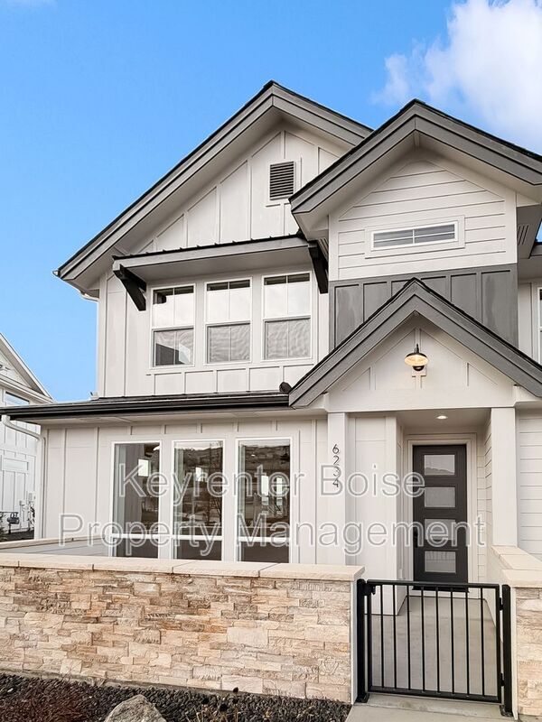 Building Photo - 6234 N Holly Spgs Ln