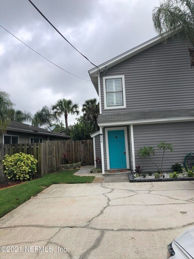 Foto principal - 659 Lower 8th Ave S