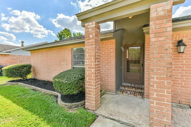 Foto del edificio - 8410 Gulfwood Ln