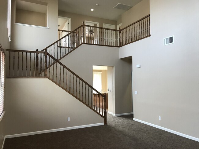 Building Photo - 1235 Bluegrass Ct