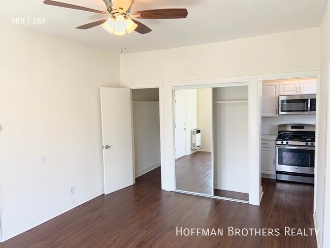 Building Photo - 1525 Cassil Pl Los Angeles, CA 90028