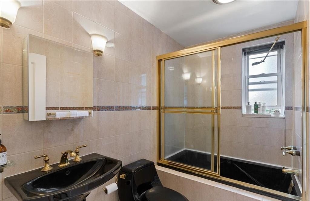 Foto del edificio - 294 Bronxville Rd