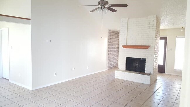 Building Photo - 10423 Tenneco Dr