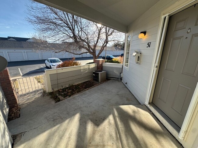 Building Photo - Spacious Townhome in Parker