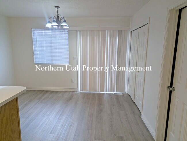 Foto del edificio - 3 Bed 2.5 Bath HVAC