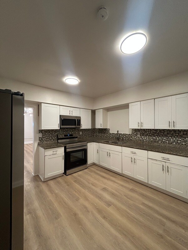 Foto del edificio - 485 NW 25th Ct