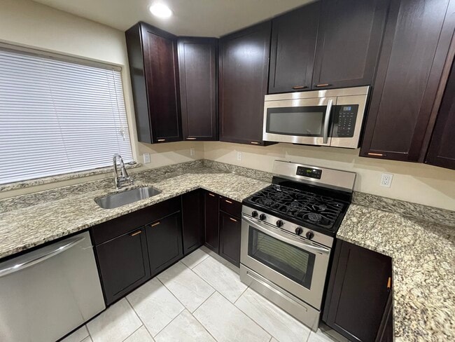 Building Photo - 5790 Roosevelt Way NE