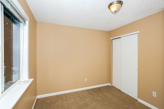 Foto del edificio - Massive Yard & Quiet Neighborhood