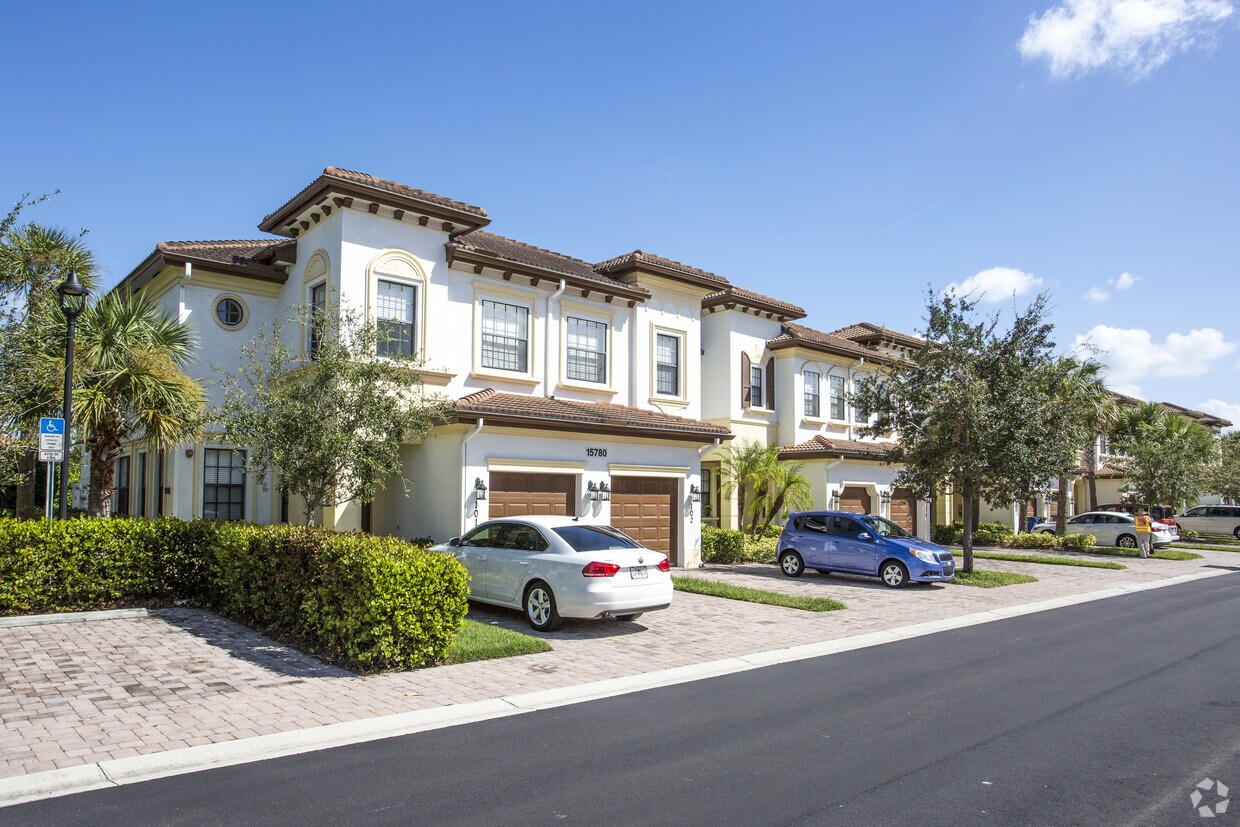Villa Medici Apartments in Fort Myers, FL