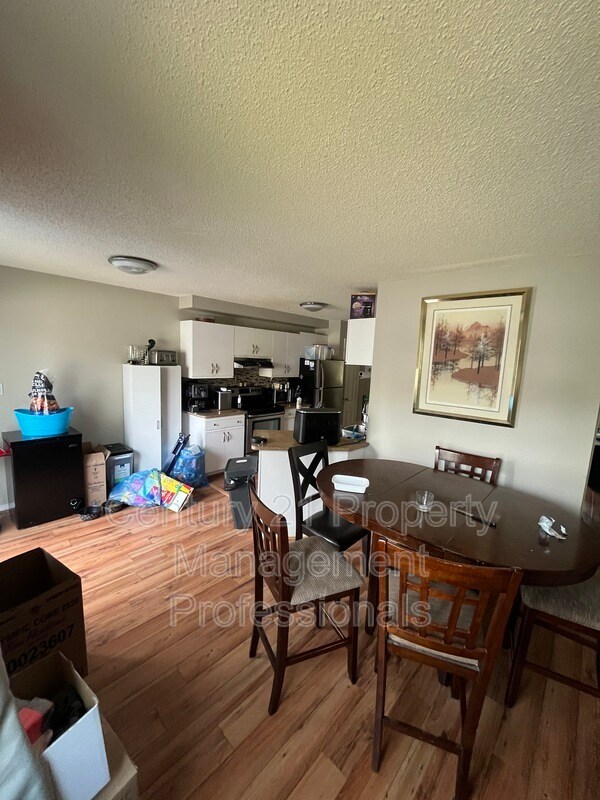 Photo du bâtiment - 1033 Youville Dr W Northwest