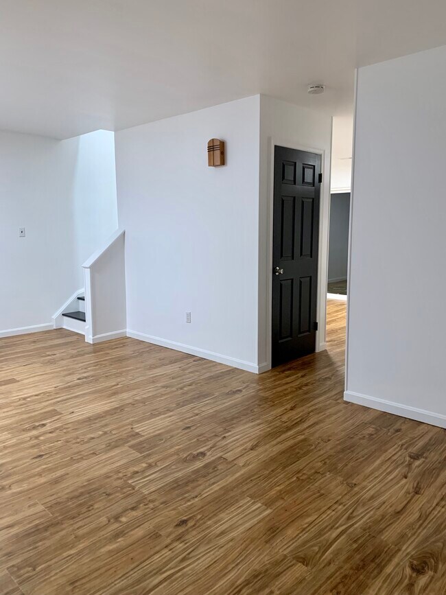 Sala de estar - 1 Robindale Dr