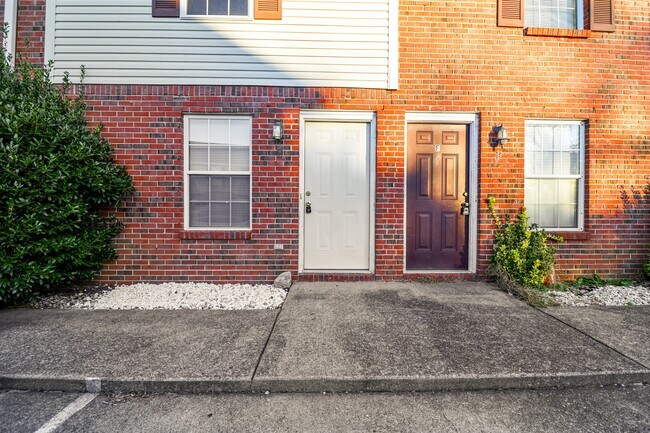 Foto del edificio - 284 Raleigh Dr