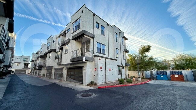 Building Photo - 2090 S Dorsey Ln