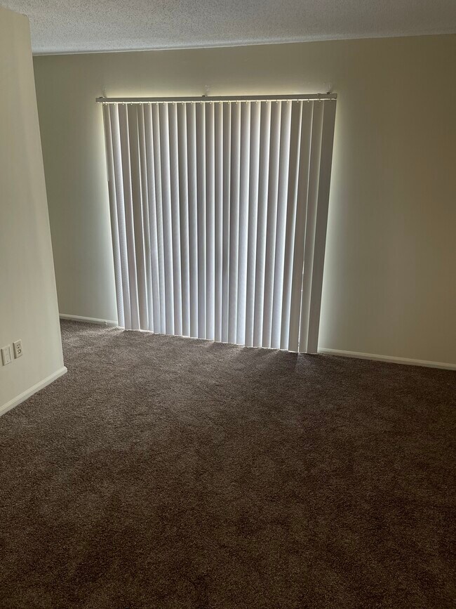 Foto del edificio - 2117-2117 7 Oaks Dr
