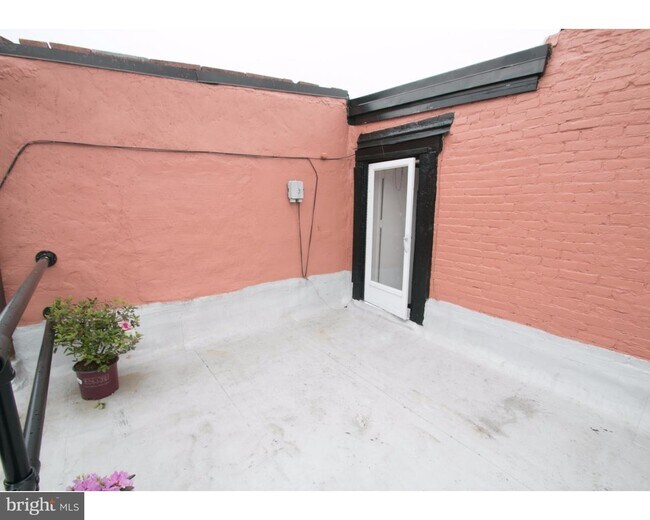 Building Photo - 2145 Mt Vernon St