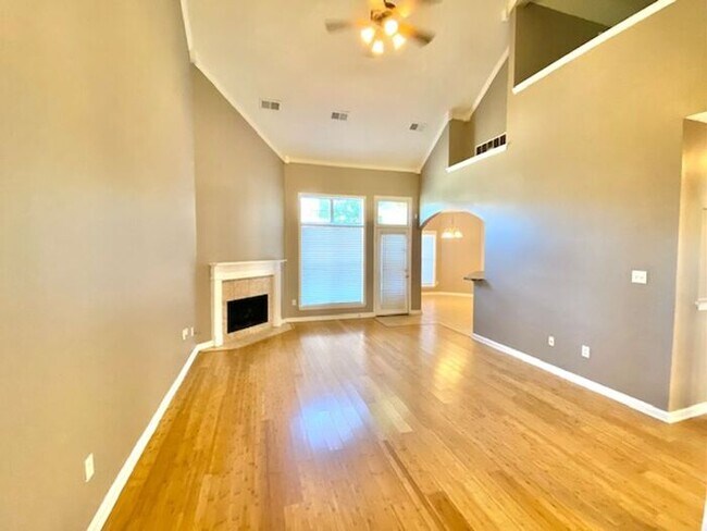 Building Photo - 3 Bedroom 2.5 bath with Loft Space Home in...