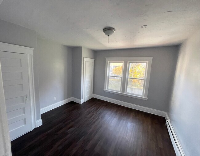 Building Photo - 158 Belmont St