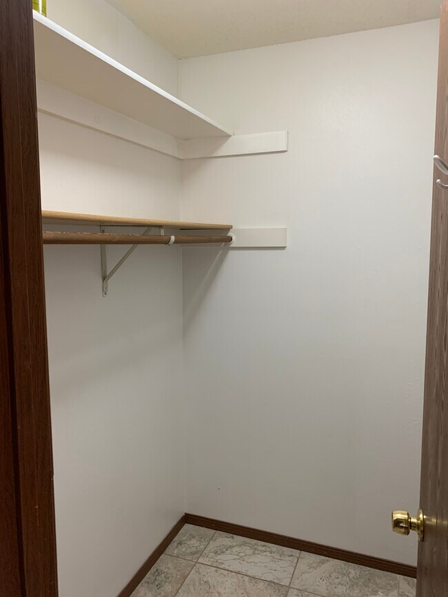 master closet - 2480 Hamlet Ln