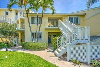 Building Photo - 5539 NE Gulfstream Way