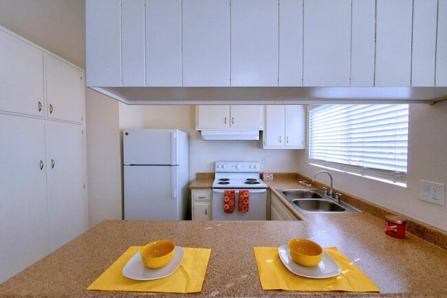 Building Photo - Spring Gardens Apartments