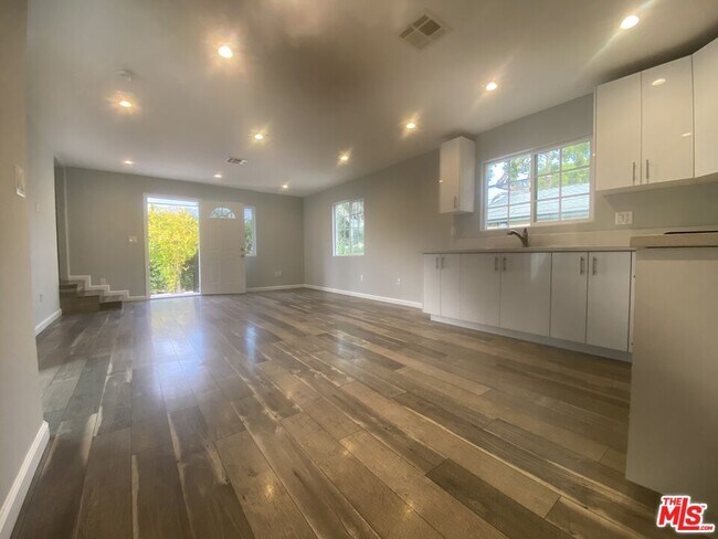 Foto del edificio - 8448 Fenwick St