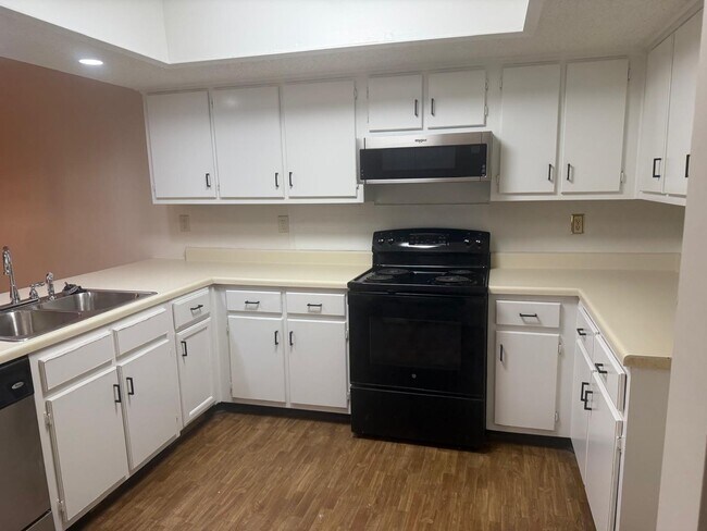 Foto del edificio - 7013 Crestridge Rd