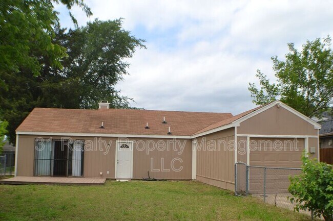 Foto del edificio - 1520 Pebblewood Dr