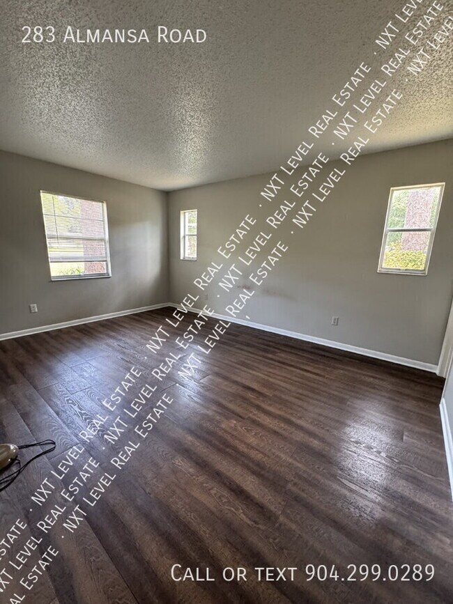 Building Photo - 283 Almansa Rd