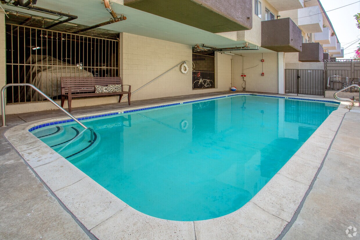 Crenshaw Townhouse Apartments in Los Angeles, CA Westside Rentals