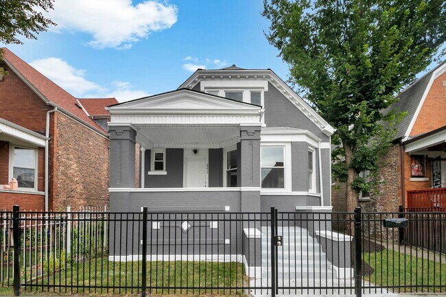 Building Photo - 6213 S Campbell Ave