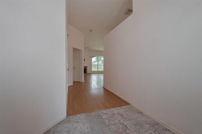 Foto del edificio - 12214 Elk Meadow Dr