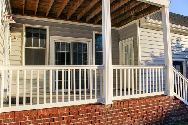Building Photo - Welcome to this stunning 3-story Beach Cot...