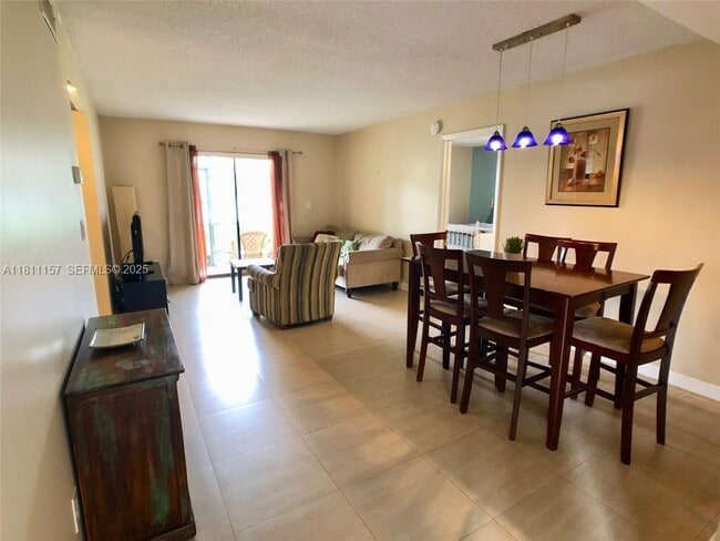 Building Photo - 10026 Winding Lake Rd