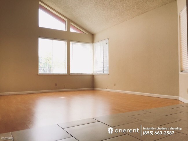 Foto del edificio - 32856 Bluebird Loop