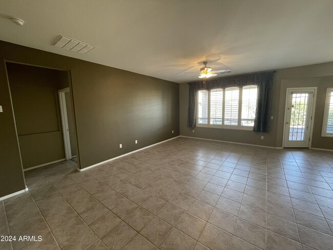 Foto del edificio - 42550 W Candyland Pl