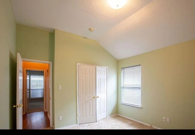 Foto del edificio - 5905 Garden View Dr
