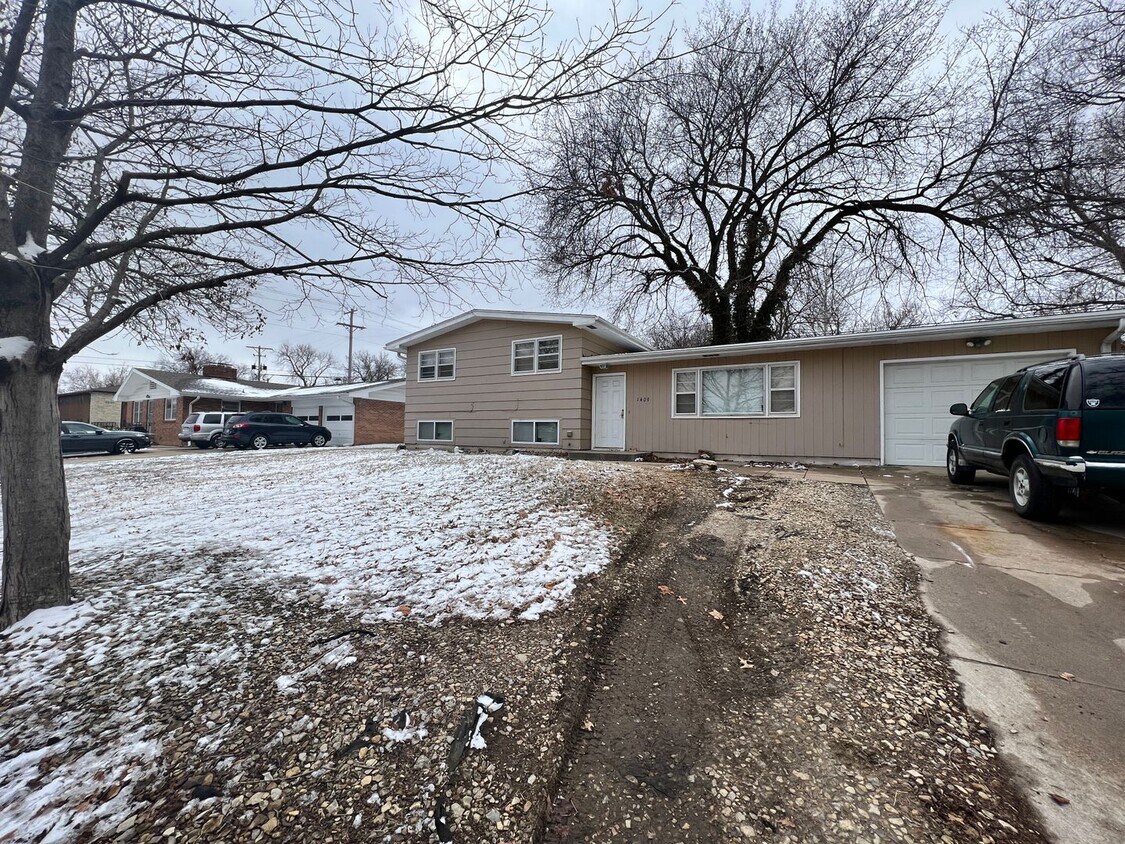 Primary Photo - Pre-Leasing for 24/25 School Year