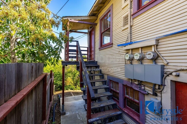 Building Photo - 517 Alhambra St