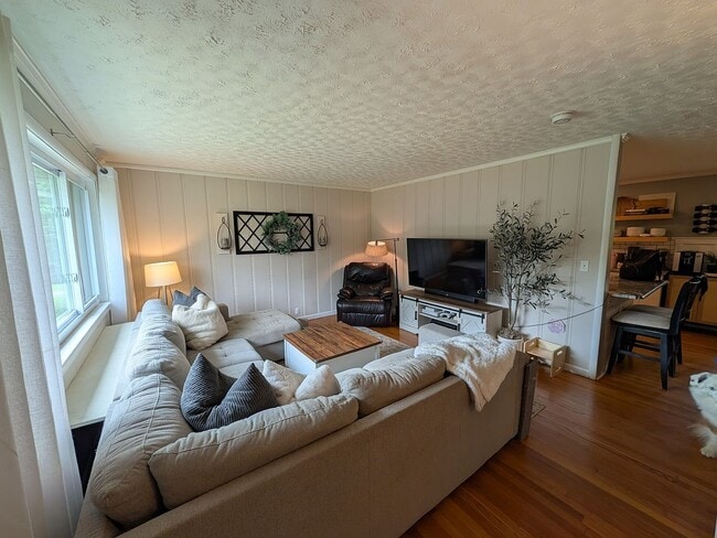 Building Photo - 4208 Lonas Dr