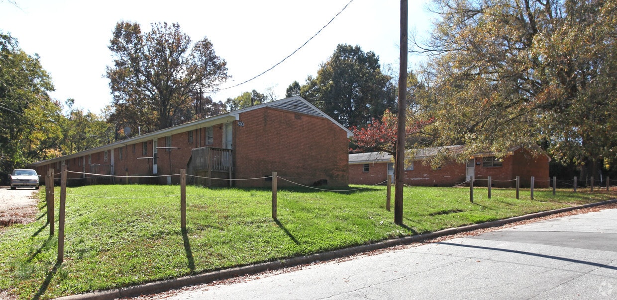 Building Photo - 803 Oak St