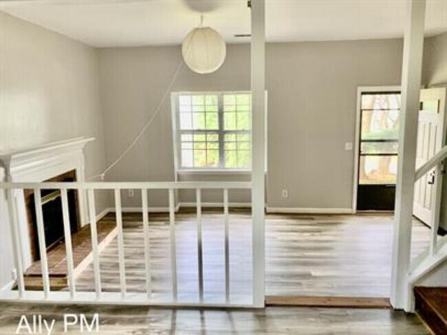 Foto del edificio - 2383 Austin Dr