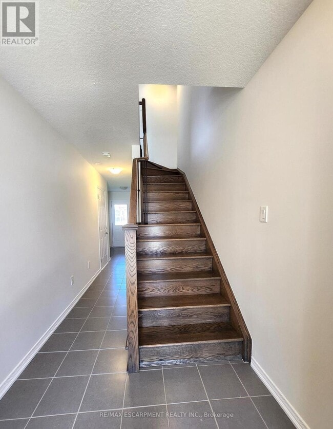 Building Photo - 6 Baskett St