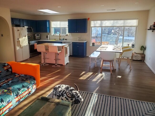 Building Photo - 948 Acequia de las Joyas