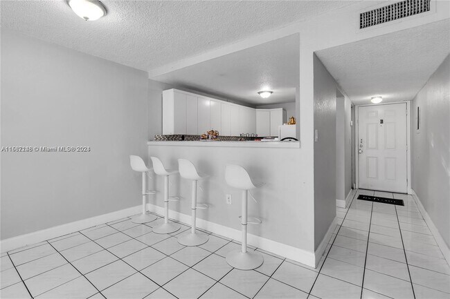 Foto del edificio - 10000 NW 80th Ct
