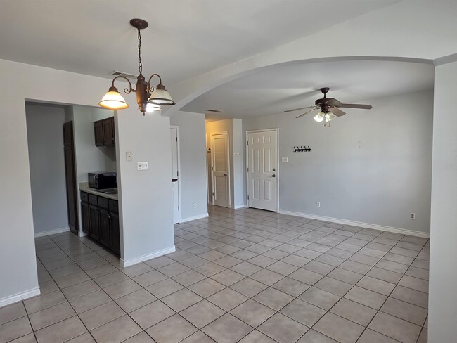Building Photo - 207 Martingale