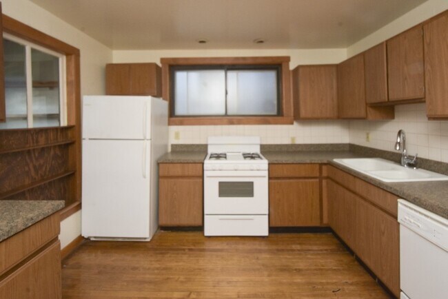 Building Photo - 1246 W Diversey Pkwy