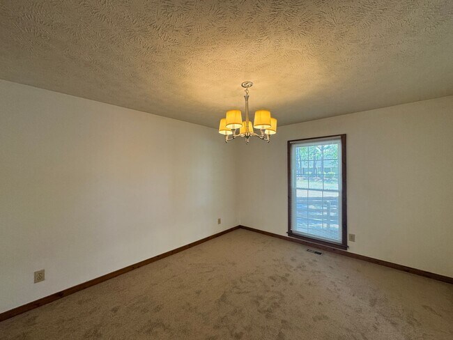 Foto del edificio - Cute 3 Bedroom Ranch with Large Yard